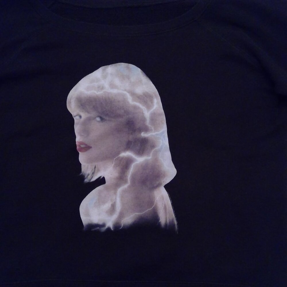 Taylor Swift 1989 Officially licensed Out of the Woods Sweatshirt size XL Black